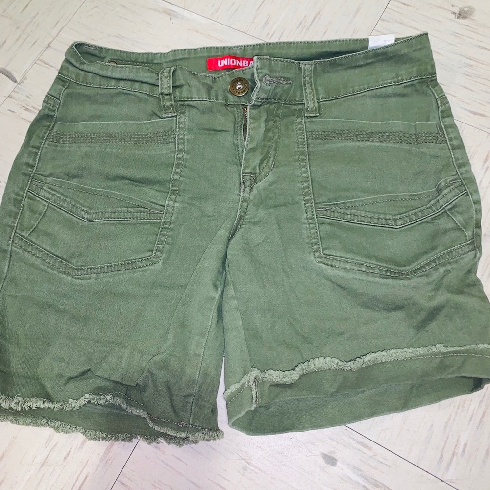 Green jean shorts🌿